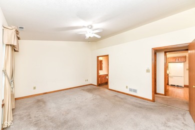 Inviting 2 bedroom, 2 bath patio home with den/sunroom located