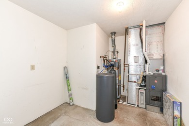 Inviting 2 bedroom, 2 bath patio home with den/sunroom located