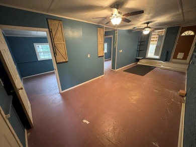 Excellent investment opportunity featuring a 6-bedroom, 3-bath - photo 34