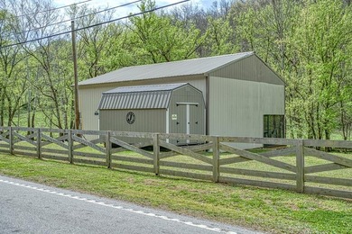 Center Hill Lake LOCATION! Enjoy creekside living with this - photo 1