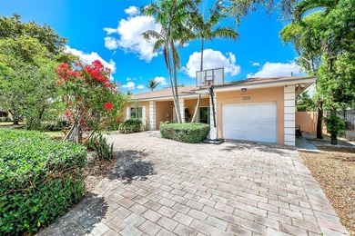 Spectacular Custom-Built Corner Pool Home in Adorable Miami - photo 42