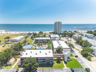 Beautiful condo in the heart of Biloxi just a short walk to the - photo 1