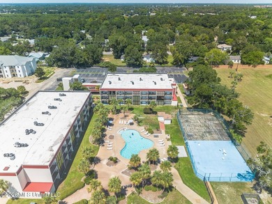 Beautiful condo in the heart of Biloxi just a short walk to the - photo 3