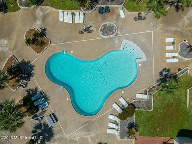 Beautiful condo in the heart of Biloxi just a short walk to the - photo 4