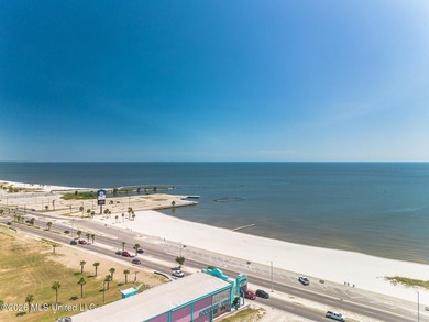 Beautiful condo in the heart of Biloxi just a short walk to the - photo 5
