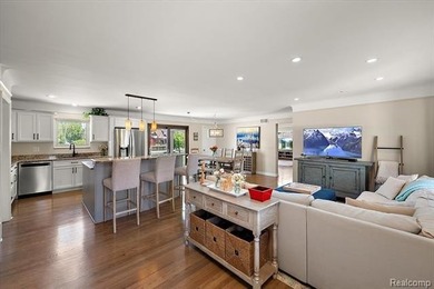 Spectacular in St. Clair Shores! This waterfront home offers - photo 8