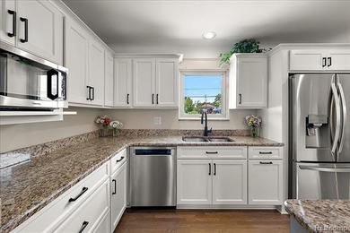 Spectacular in St. Clair Shores! This waterfront home offers - photo 10