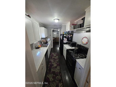 INVESTORS DREAM!!! Property with great bones and a double lot - photo 3