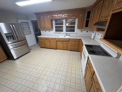 Rare opportunity to own a spacious 6-bedroom, 3-bath home with a - photo 14