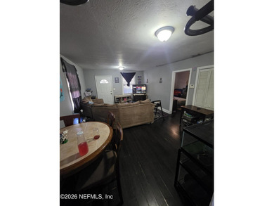 INVESTORS DREAM!!! Property with great bones and a double lot - photo 5