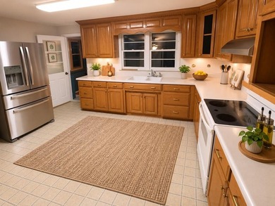 Rare opportunity to own a spacious 6-bedroom, 3-bath home with a - photo 15