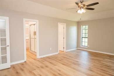 This spacious 3-bedroom, 2-bath home (approx. 2,206 sq. ft.) has - photo 19
