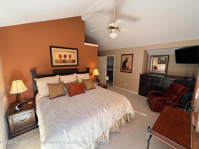 GREAT VIEWS WITH THIS MOUNTAIN STYLE HOME! Escape to this - photo 21