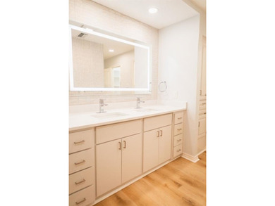 This spacious 3-bedroom, 2-bath home (approx. 2,206 sq. ft.) has - photo 23