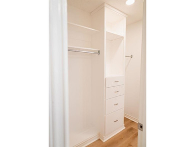 This spacious 3-bedroom, 2-bath home (approx. 2,206 sq. ft.) has - photo 25
