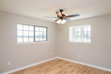 This spacious 3-bedroom, 2-bath home (approx. 2,206 sq. ft.) has - photo 27