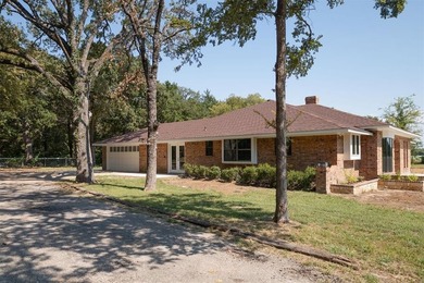 This spacious 3-bedroom, 2-bath home (approx. 2,206 sq. ft.) has - photo 35