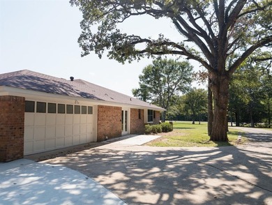 This spacious 3-bedroom, 2-bath home (approx. 2,206 sq. ft.) has - photo 37