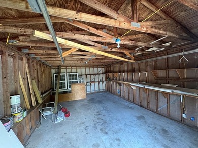 Rare opportunity to own a spacious 6-bedroom, 3-bath home with a - photo 42