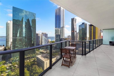 Bright & Spacious 2 bedroom + Den corner unit located in the