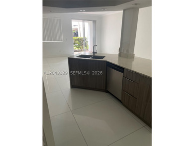 Beautifull and totally remodeled 2 bedroom in a waterfront gated - photo 3