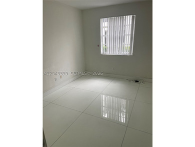 Beautifull and totally remodeled 2 bedroom in a waterfront gated - photo 4