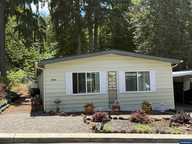 Great neighborhood and location in South Salem. 3 bedroom 2 bath - photo 2