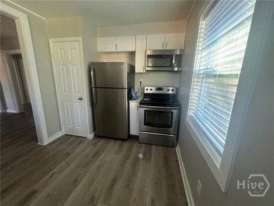 Discover this versatile duplex offering two separate units - photo 3