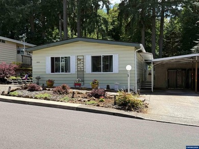 Great neighborhood and location in South Salem. 3 bedroom 2 bath - photo 3