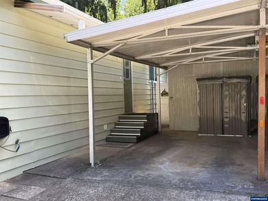 Great neighborhood and location in South Salem. 3 bedroom 2 bath - photo 4