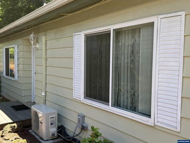 Great neighborhood and location in South Salem. 3 bedroom 2 bath - photo 5