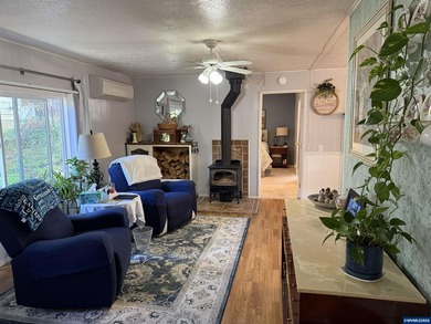 Great neighborhood and location in South Salem. 3 bedroom 2 bath - photo 7