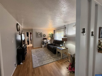 Great neighborhood and location in South Salem. 3 bedroom 2 bath - photo 9
