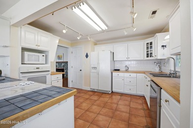 Welcome to your own private beachfront retreat on the shores of - photo 13