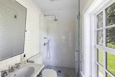 Experience the ultimate of refined living in this beautifully - photo 15