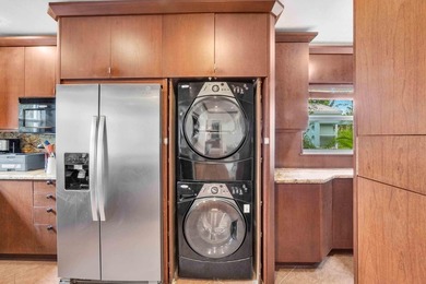 Charming historic CBS home in sought-after Parrot Cove, designed - photo 16