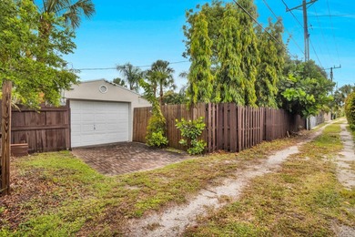 Charming historic CBS home in sought-after Parrot Cove, designed - photo 34
