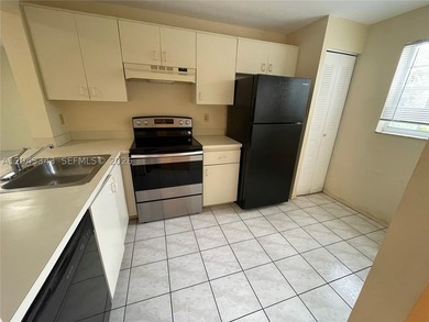 Updated and spacious 2-bedroom, 2-bathroom first-floor unit in - photo 6