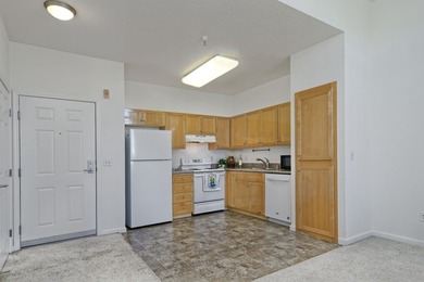 Move-In Ready! Immaculate & Inviting. Don't miss one-of-the-best - photo 6