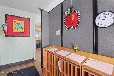 Welcome to this well-maintained approximately 3,000 square foot - photo 6