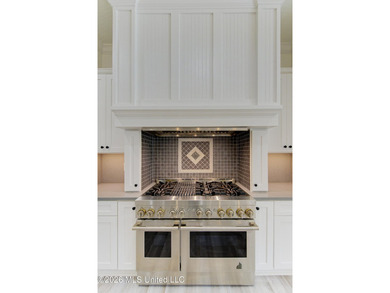 Exceptional newer construction in beautiful Glen Eagle offering - photo 7
