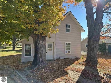 Intermediate Lake Home For Sale in Central Lake Michigan