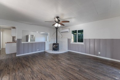 Updated 3 bed, 2 bath home offering approximately 1,400 sq ft on - photo 8
