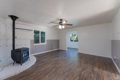 Updated 3 bed, 2 bath home offering approximately 1,400 sq ft on - photo 9