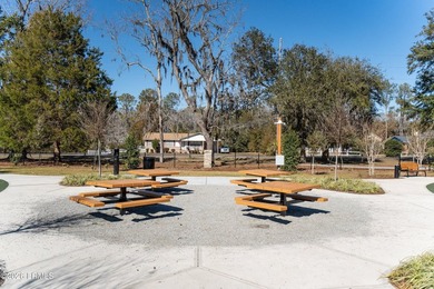 Well-positioned in-town property offering the convenience buyers - photo 39