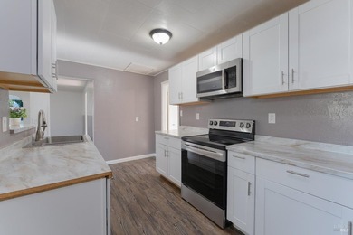 Updated 3 bed, 2 bath home offering approximately 1,400 sq ft on - photo 10