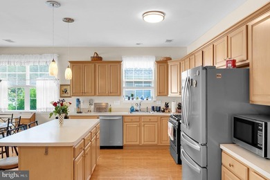 Welcome to this beautifully maintained and upgraded move-in - photo 9