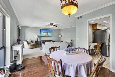 Welcome to easy, elegant living in this beautifully maintained - photo 1
