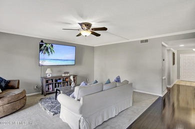 Welcome to easy, elegant living in this beautifully maintained - photo 3
