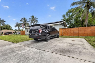 Welcome to this charming three-bedroom, two-bathroom - photo 3